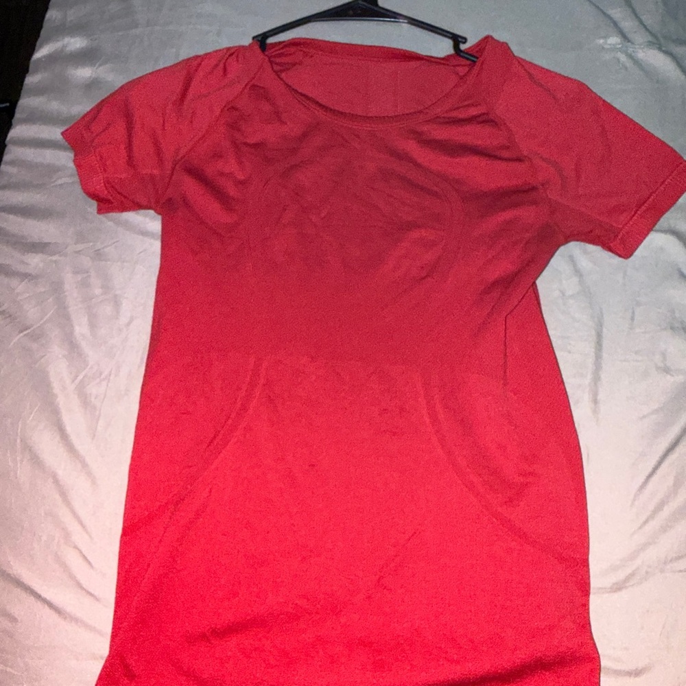 Lulu red swiftly top